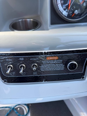 2014 Bayliner 185 Bowrider control panel