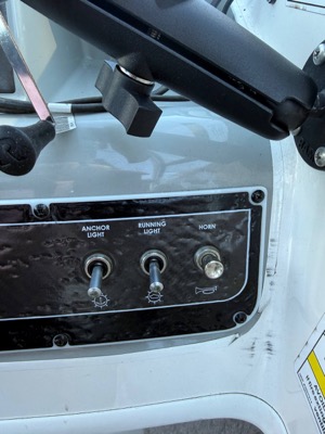 2014 Bayliner 185 Bowrider switches
