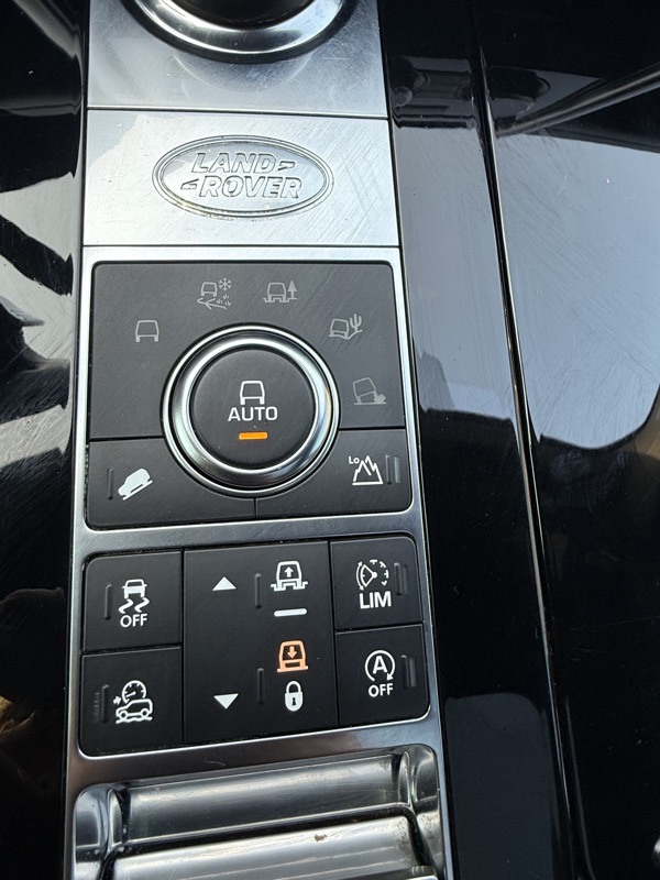 2018 Land Rover Discovery photo 15